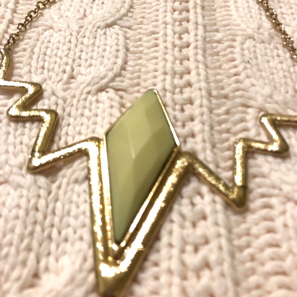 Gold zig zag necklace - Picture 3 of 3